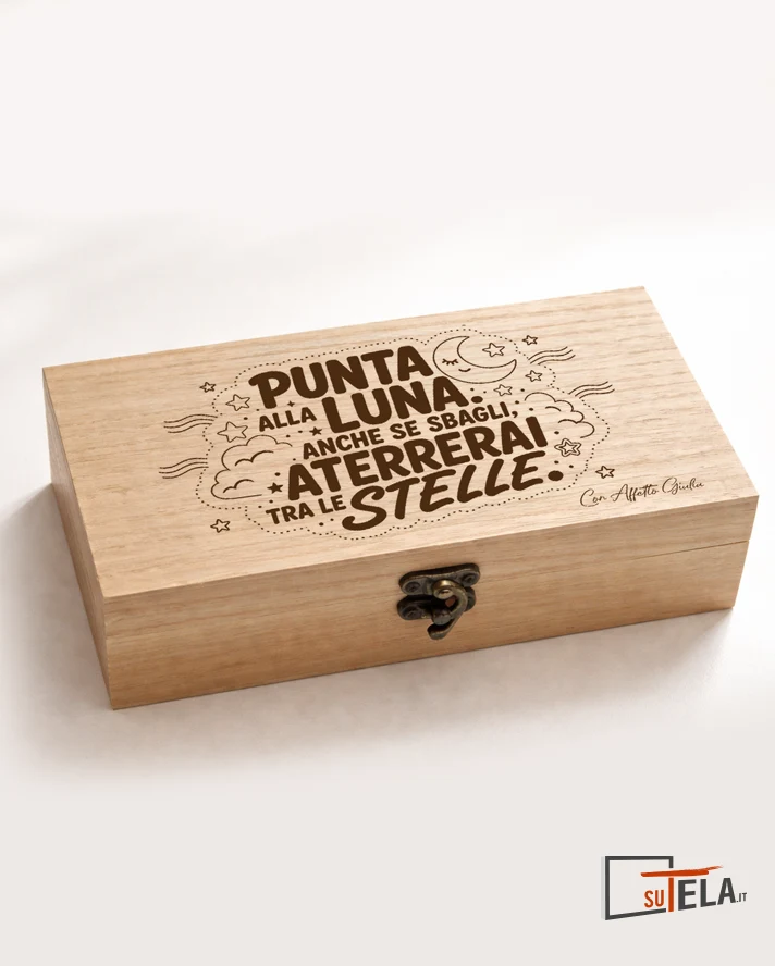 scatola in legno con frase personalizzata incisa
