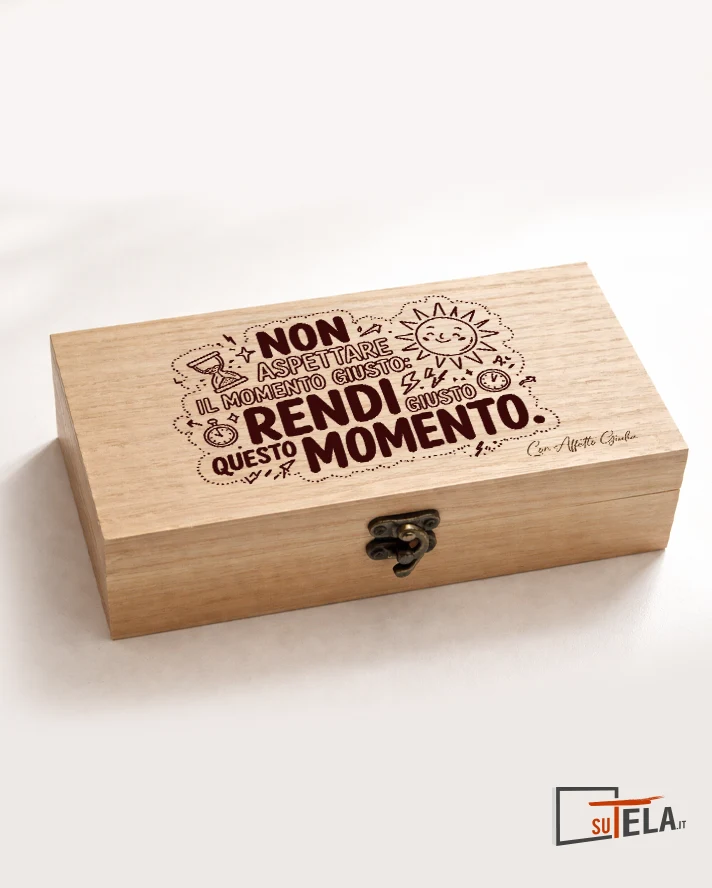 scatola in legno con frase motivazionale o dedica personalizzata incisa